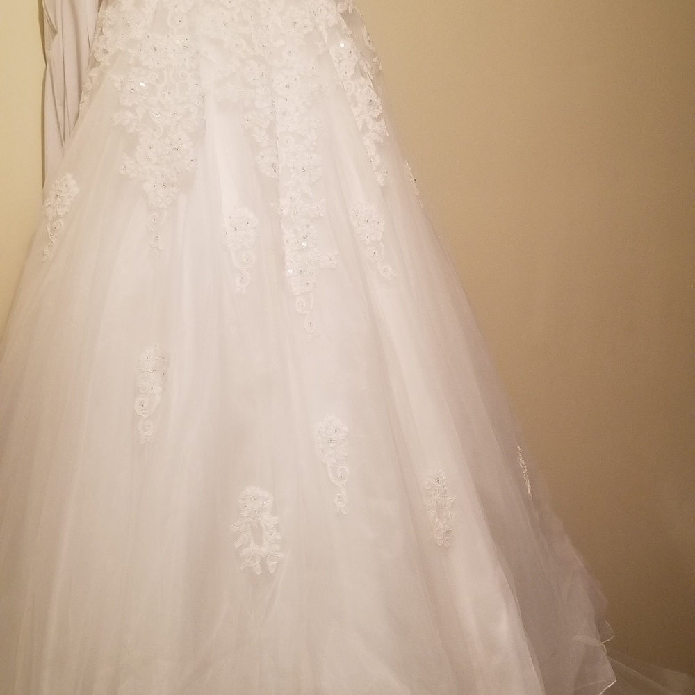Wedding bridal gown worn once for 3hrs
